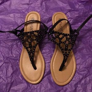 Twisted black wedge sandal